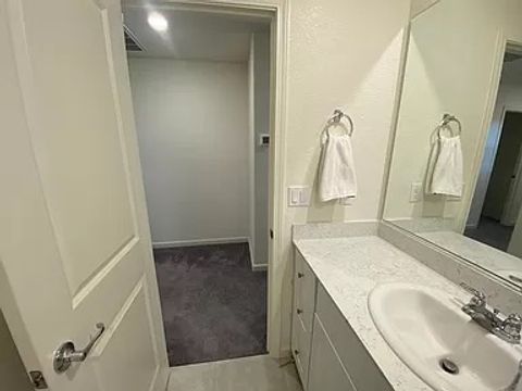 Private Room in 3Bed.2.5Bath