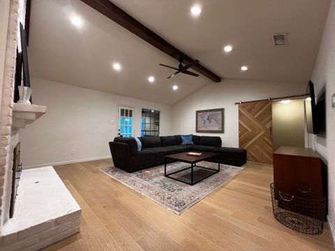 Entire Place 4Bed.2Bath