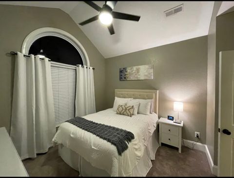 Private Room in 2Bed.2Bath