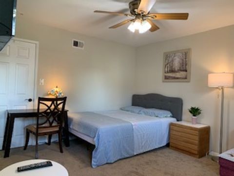 Private Room in 1Bed.1Bath