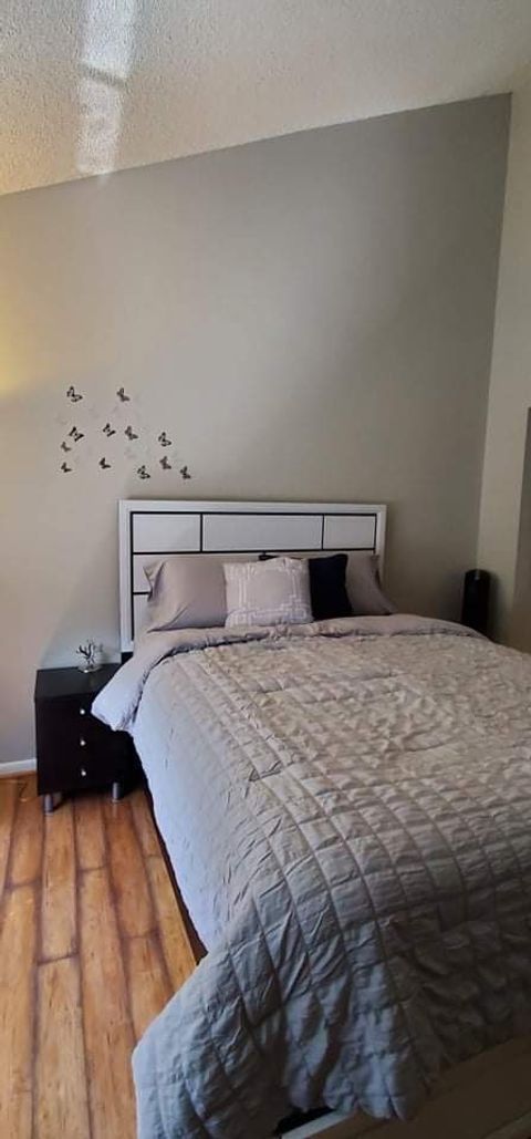 Private Room in 2Bed.1.5Bath