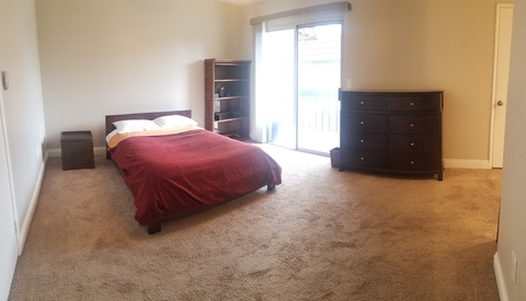 Private Room in 3Bed.2Bath Townhome