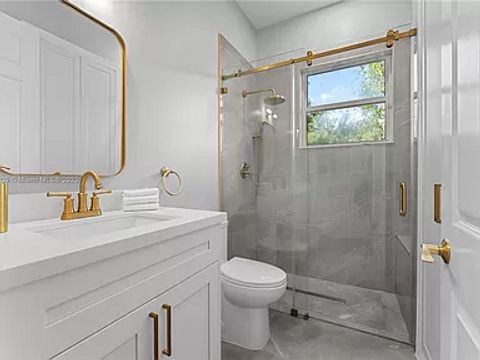 Private Room in 3Bed.3Bath