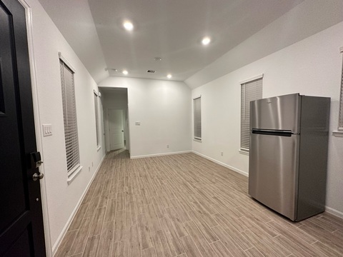 Private Room in 1Bed.1Bath
