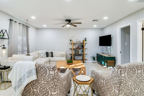 Entire Place 2Bed.1Bath
