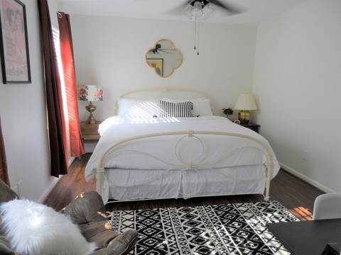 UAB 1bd1bth king suite