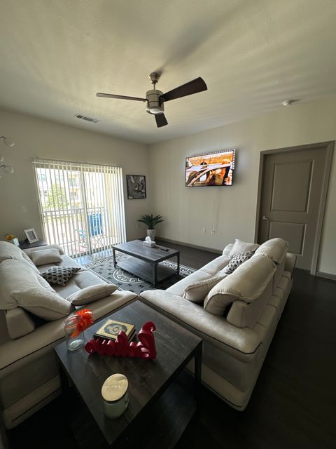 Private Room in 2Bed.2Bath