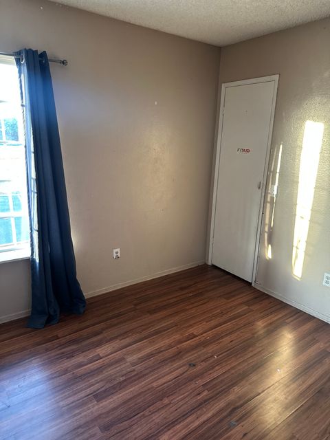 Private Room in 3Bed.1.5Bath