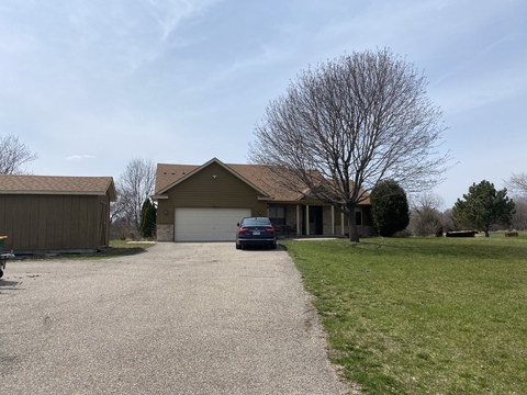 5 BR Minnetrista House on 9 acres