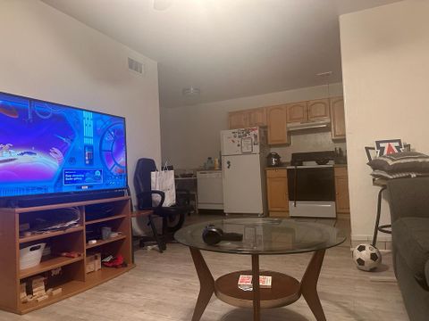 Shared Room in 2Bed.1Bath
