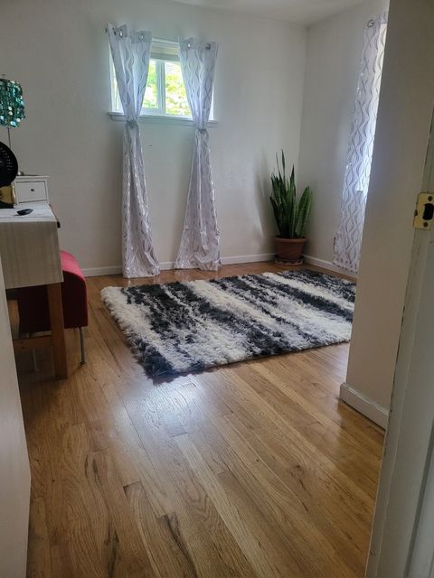Private Room in 3Bed.1Bath