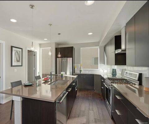 Private Room in 3Bed.3.5Bath
