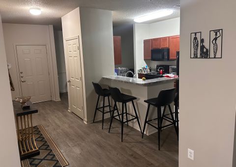 Private Room in 2Bed.2Bath