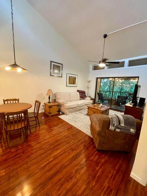 Private Room in 2Bed.1.5Bath