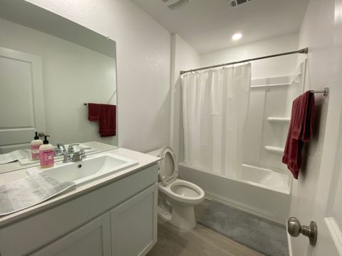Private Room in 3Bed.1Bath