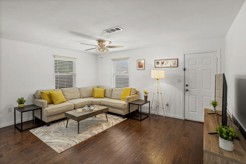 Entire Place 4Bed.2Bath