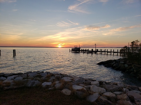 Entire Place 2BR.1Ba, dock, firepit