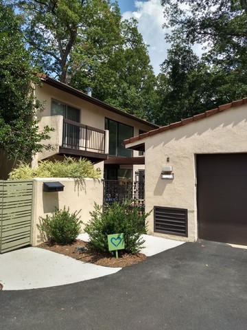 Looking for Roommates in 6Bed.4Bath
