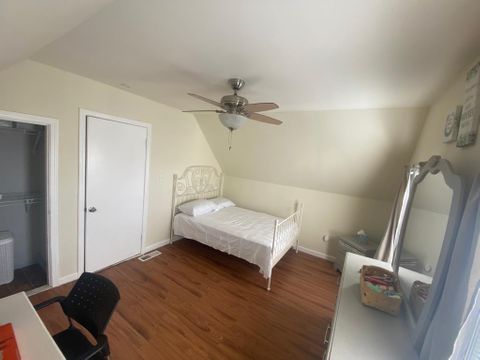 Private Room in 3Bed.1Bath