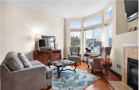 Furnished 1b/1b in 2b/2b Townhome