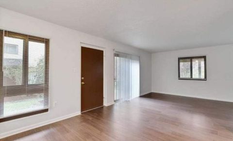 Shared Room in 3Bed.1Bath