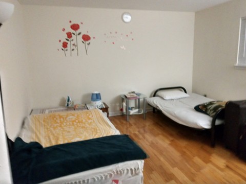 Looking for male roomate
