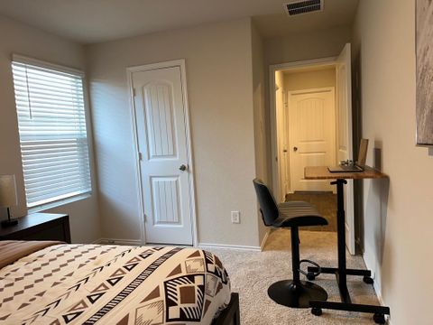 Private Room in 3Bed.2Bath