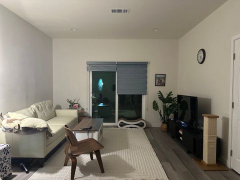 Private Room in 2Bed.2Bath