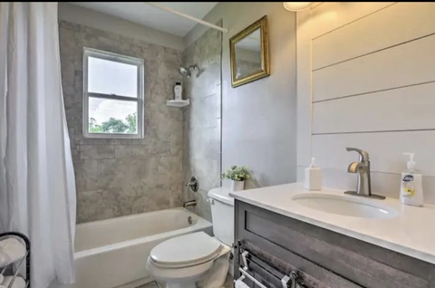 Entire Place 4Bed.2Bath