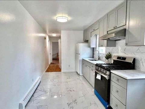 Private Room in 3Bed.1.5Bath