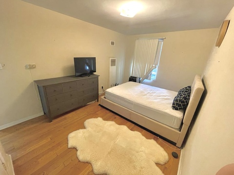 Private Room in 2Bed.1.5Bath