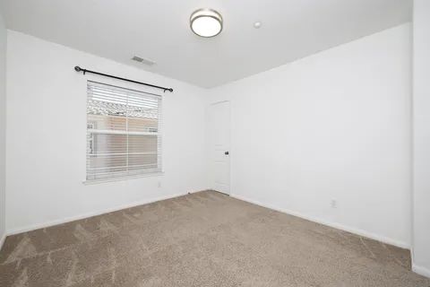 Private Room in 3Bed.3Bath