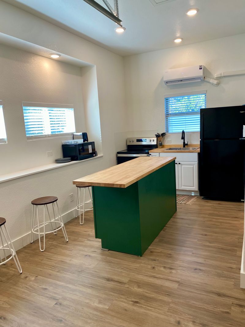 roommates in Bertram Entire Place 1Bed.1Bath - cirtru.com