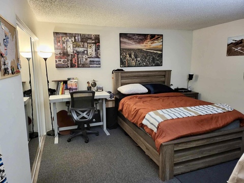 Corner Bedroom in 3Bed 2Bath Condo