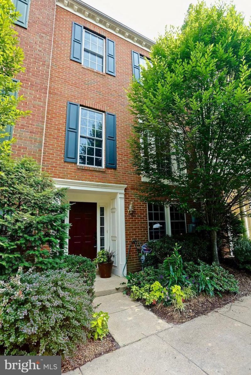 roommates in Falls Church Private Room in 3Bed.3.5Bath - cirtru.com
