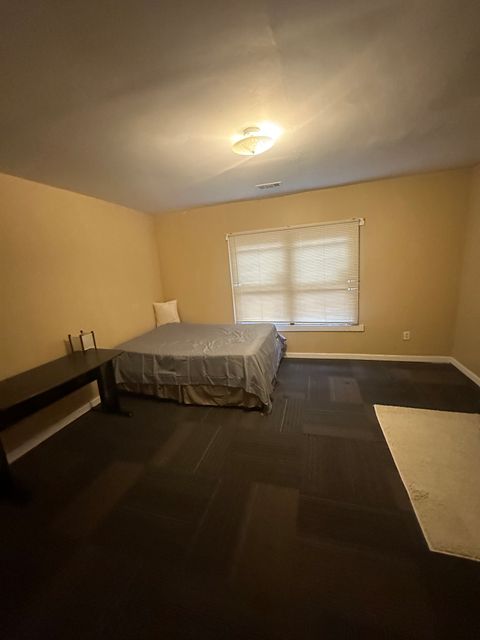 Private Room in 3Bed.1Bath