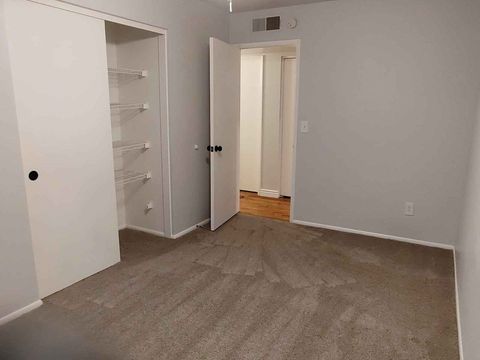 Private Room in 3Bed.1Bath