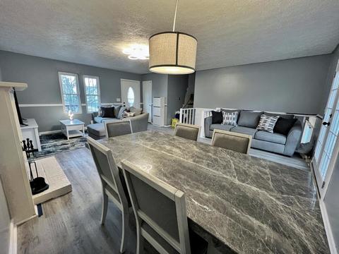 Private master bedroom w Bathroom