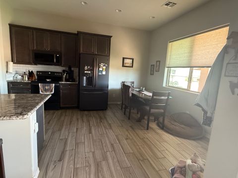 Private Room in 3Bed.2Bath