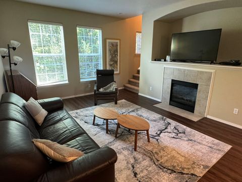 Private Room in 3Bed.3.5Bath