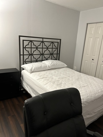 Private room with Shared Bathroom
