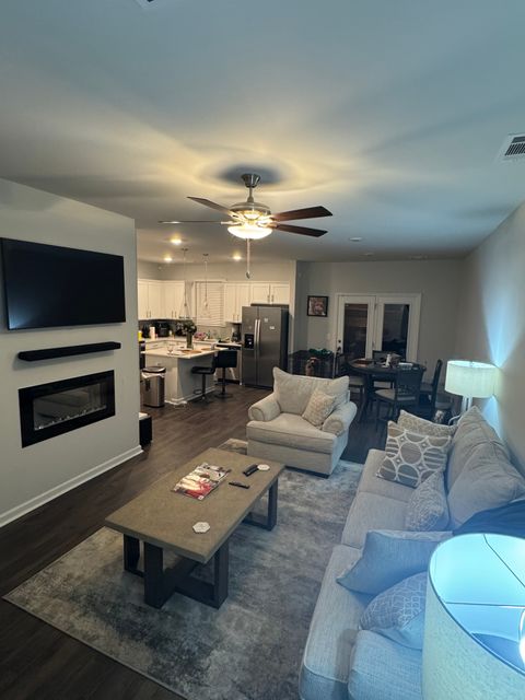 Private Room in 3Bed.2.5Bath