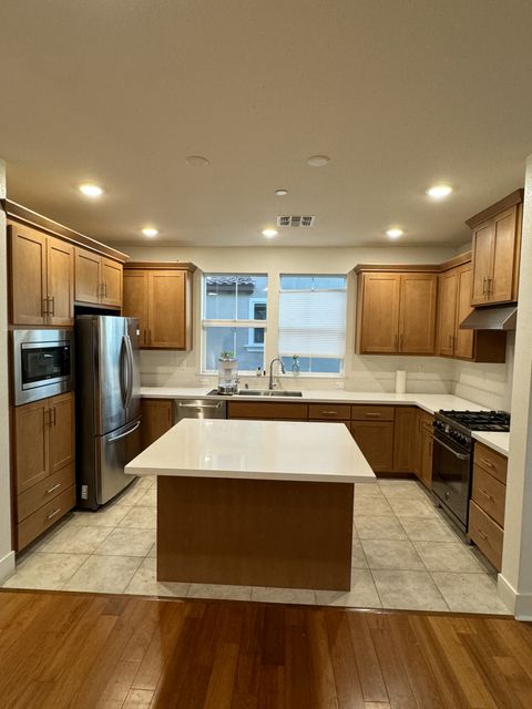 Private Room in 3Bed.3.5Bath