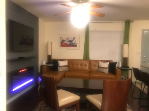 Private Room in 3Bed.2.5Bath