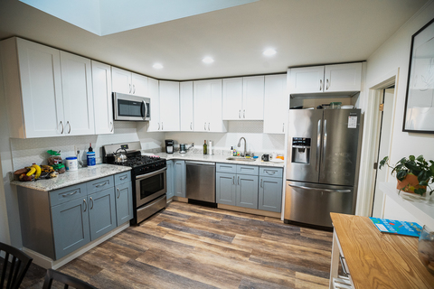 LOOKING FOR A ROOMMATE