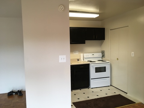 Living room space in 1 BA in MD