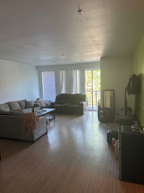 Private Room in 3Bed.3Bath