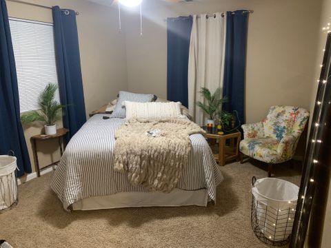 Private Room in 3Bed.1Bath