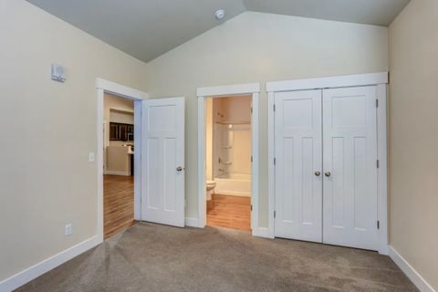 Private Room in 2Bed.2Bath