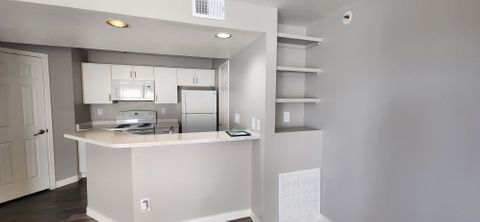 Private Room in 2Bed.2Bath